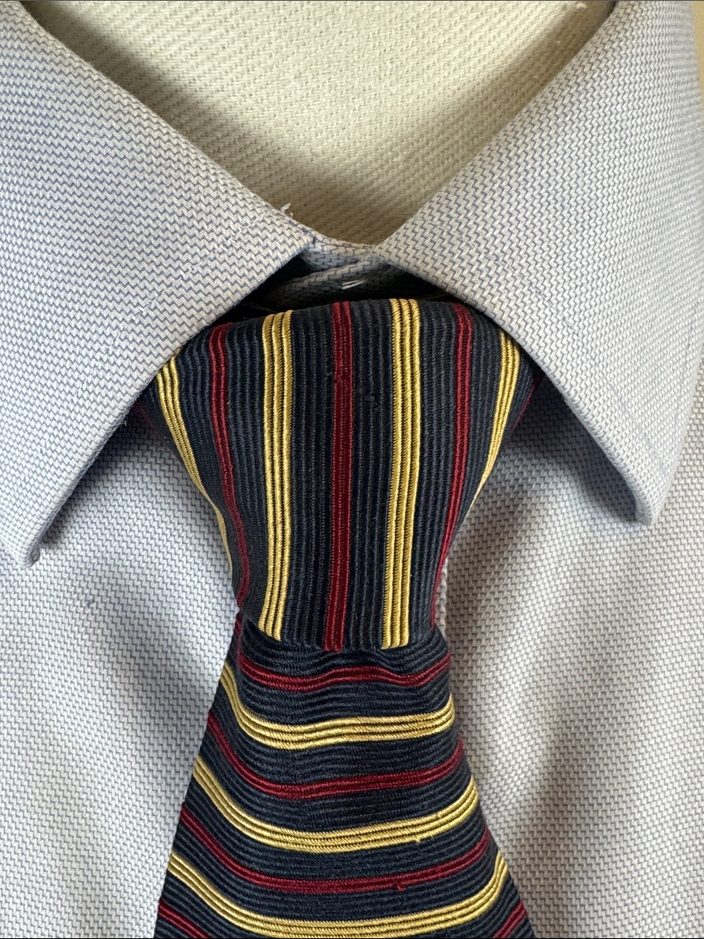 Brooks Brothers Men’s Necktie Navy Silk Tie with Gold and Burgundy Stripes
